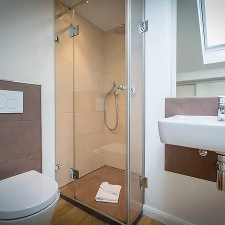 Livia - 1,2,4 & 5 Appartement *